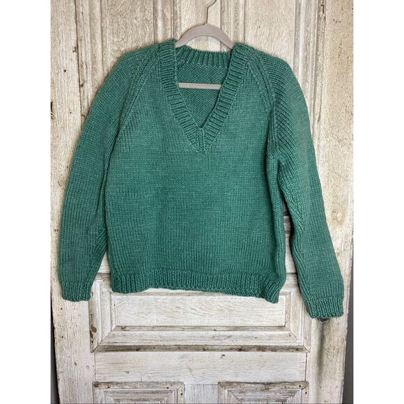 Size large/XL handmade heavy weight wool sweater. Like new condition! - Picture 2 of 5